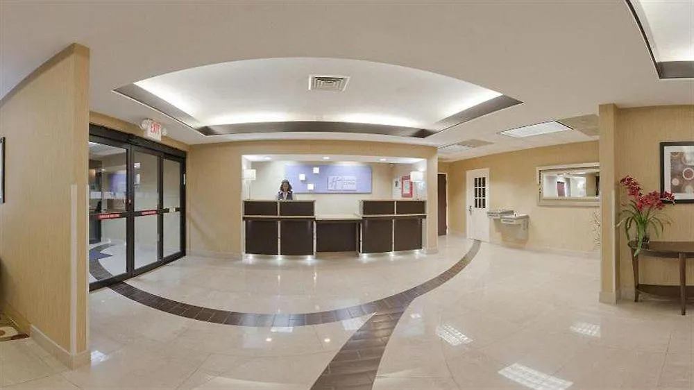 Comfort Inn & Suites Saint Louis 2*,