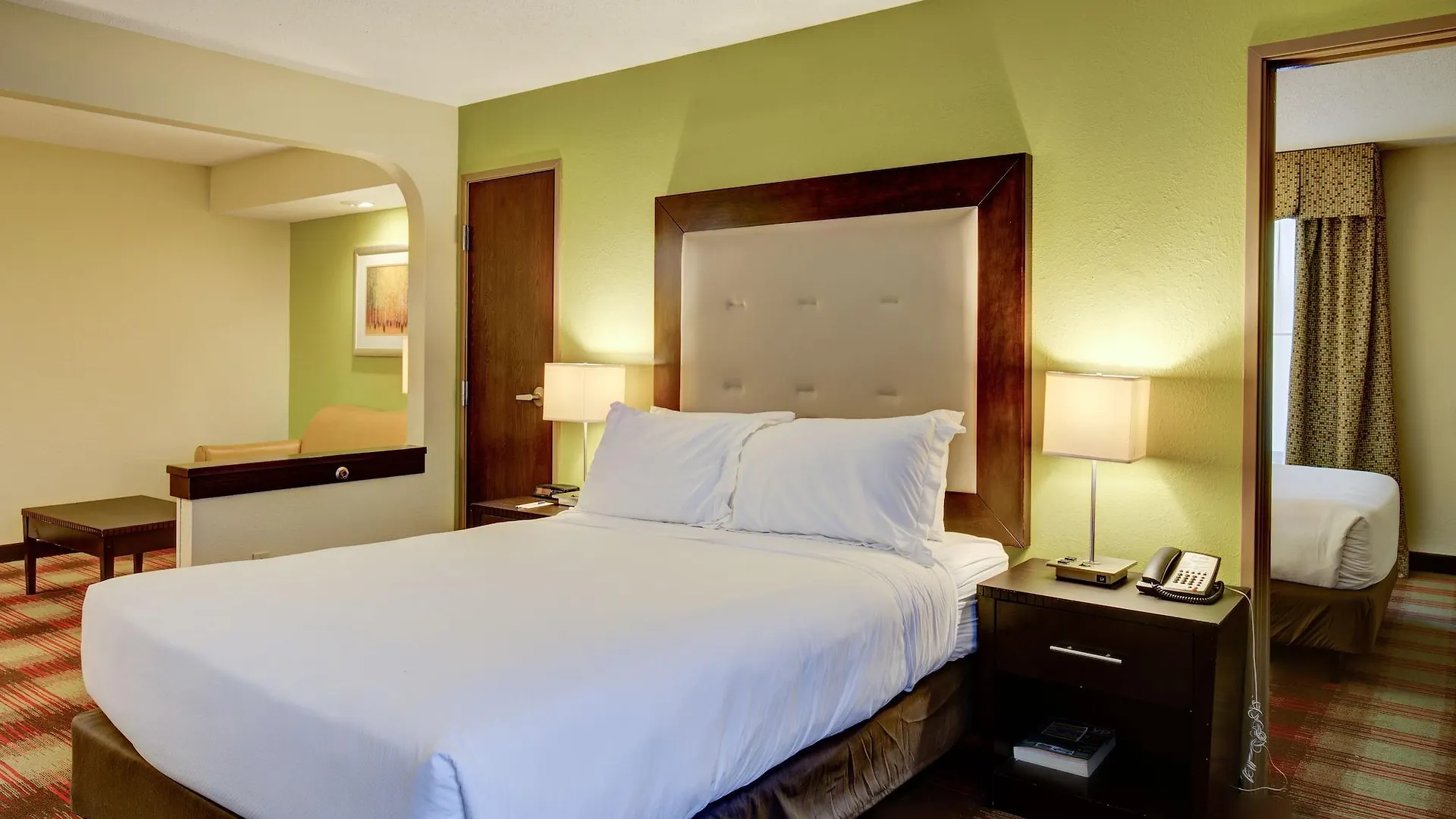 Comfort Inn & Suites Saint Louis Hotel