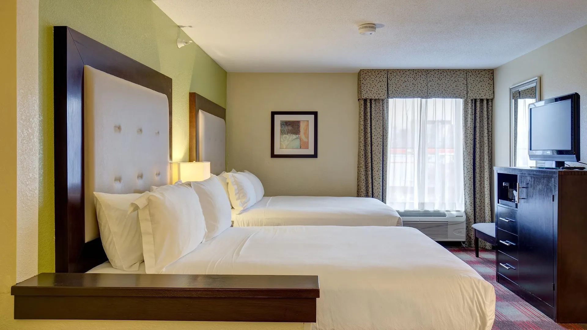 Comfort Inn & Suites Saint Louis 2*,