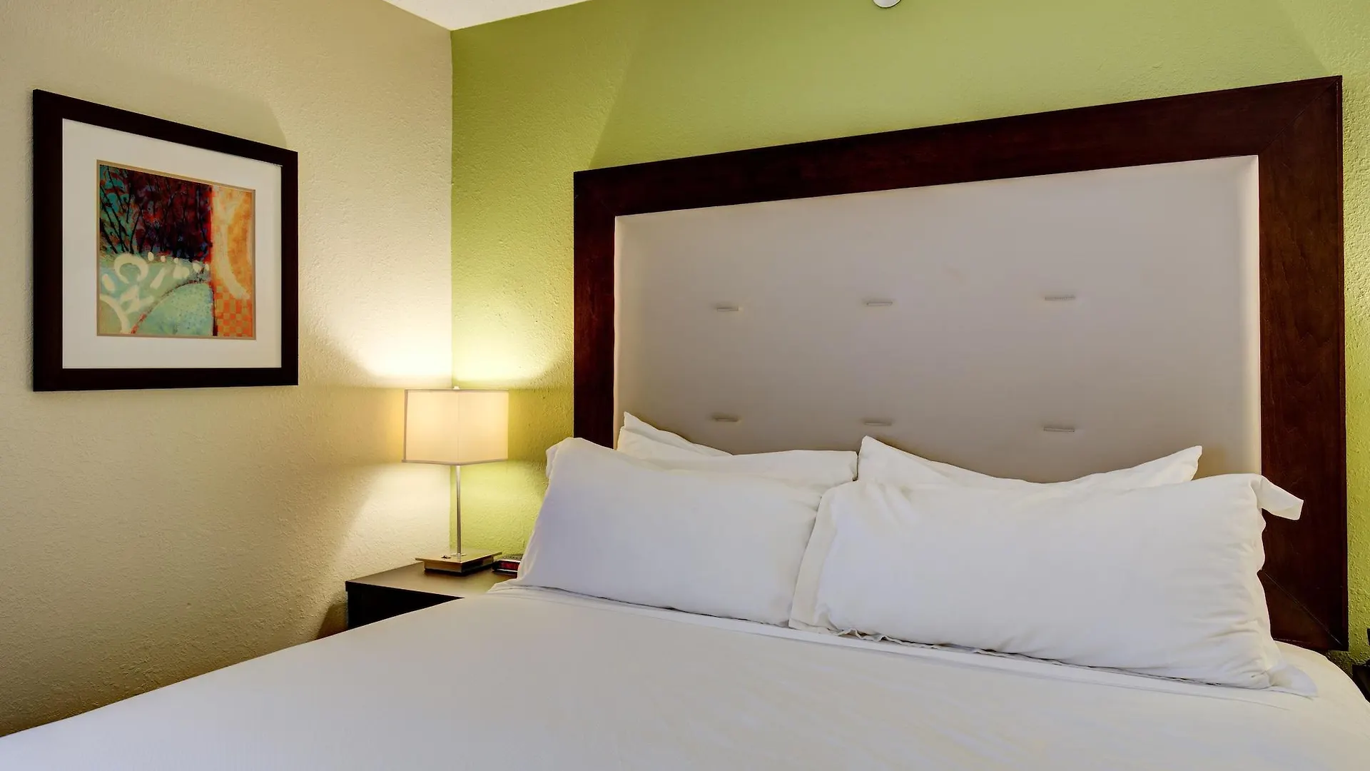 Comfort Inn & Suites Saint Louis Hotel