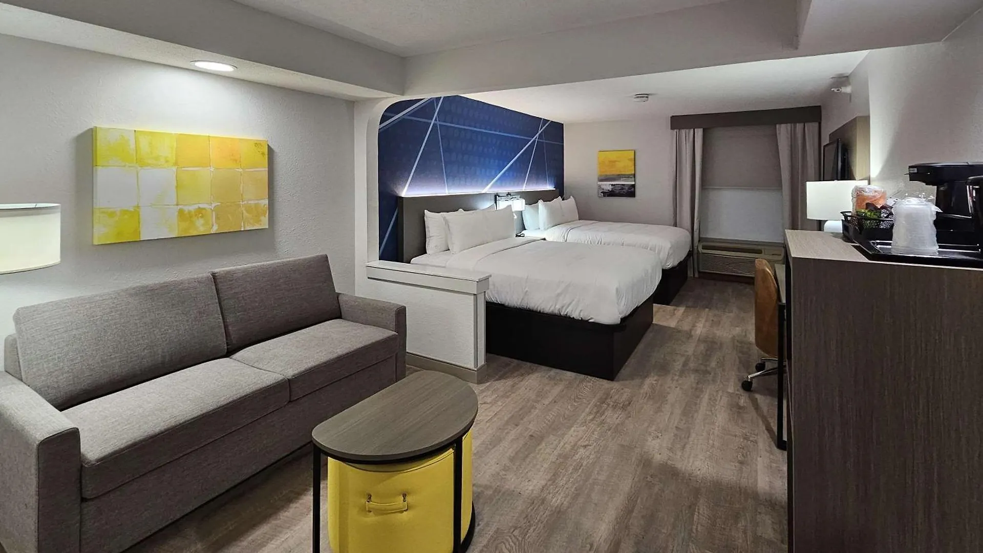 Comfort Inn & Suites Saint Louis Hotel