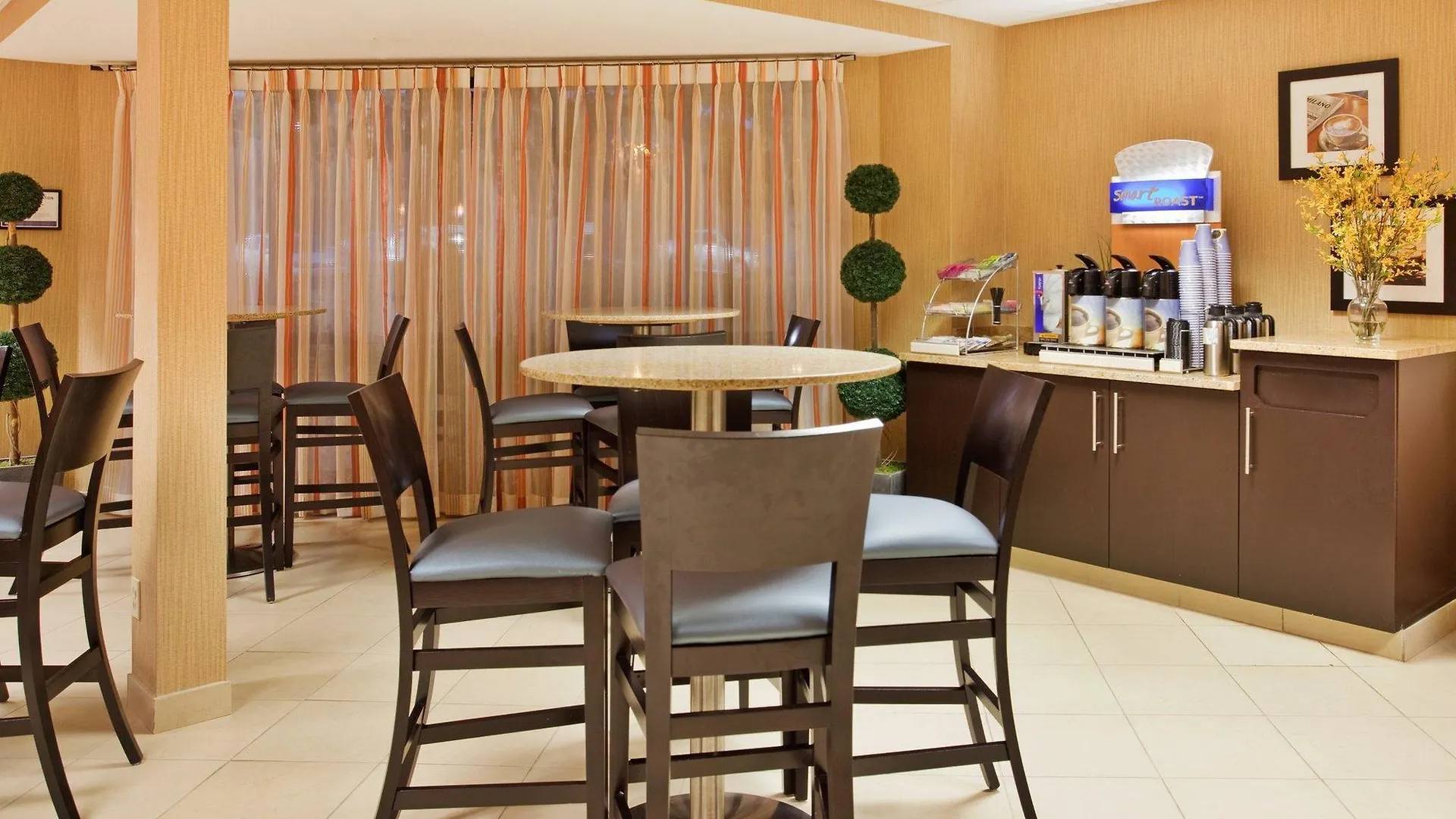 Comfort Inn & Suites Saint Louis Hotel