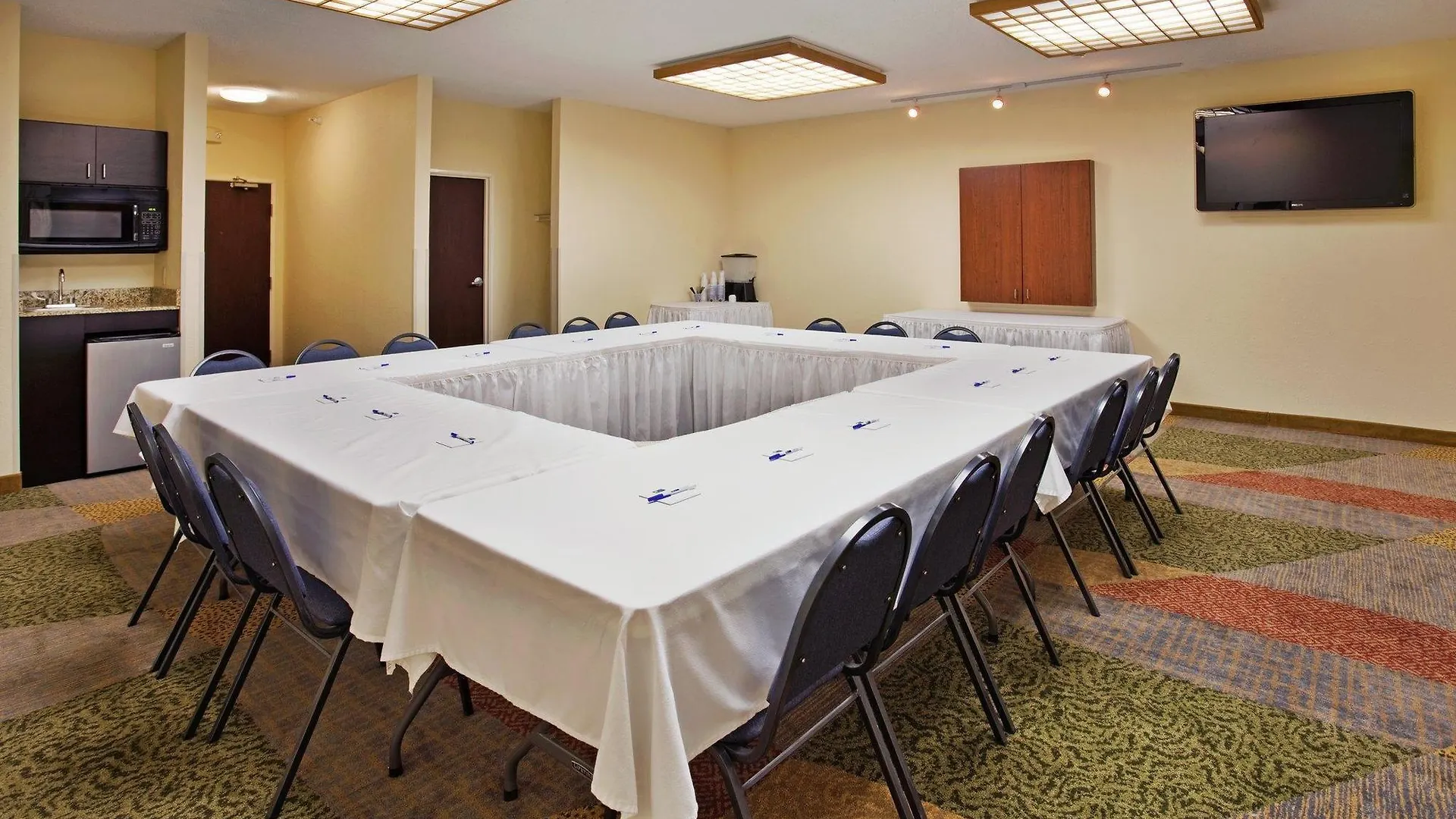 Comfort Inn & Suites Saint Louis 2*,
