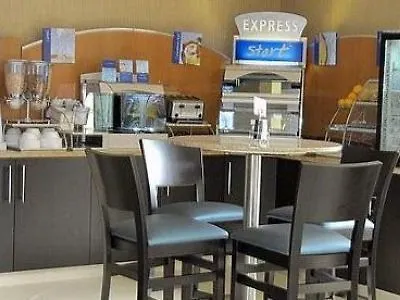 Comfort Inn & Suites Saint Louis 2*,